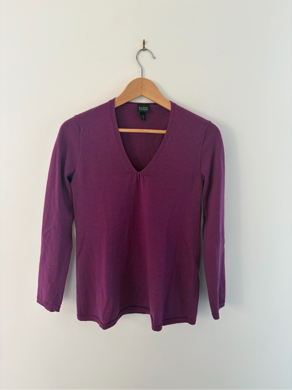 Eileen Fisher Plum V-Neck Lightweight cozy Merino Wool Knit Sweater, XS